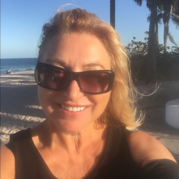 Meet your Posher, Rosann - Picture 2 of 3